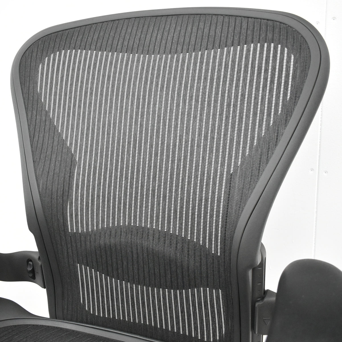 【中古】ハーマンミラー　アーロンチェア　Bサイズ　フル装備　ランバーサポート　昇降ガス新品交換済　ブラック　2025122203【中古オフィス家具】