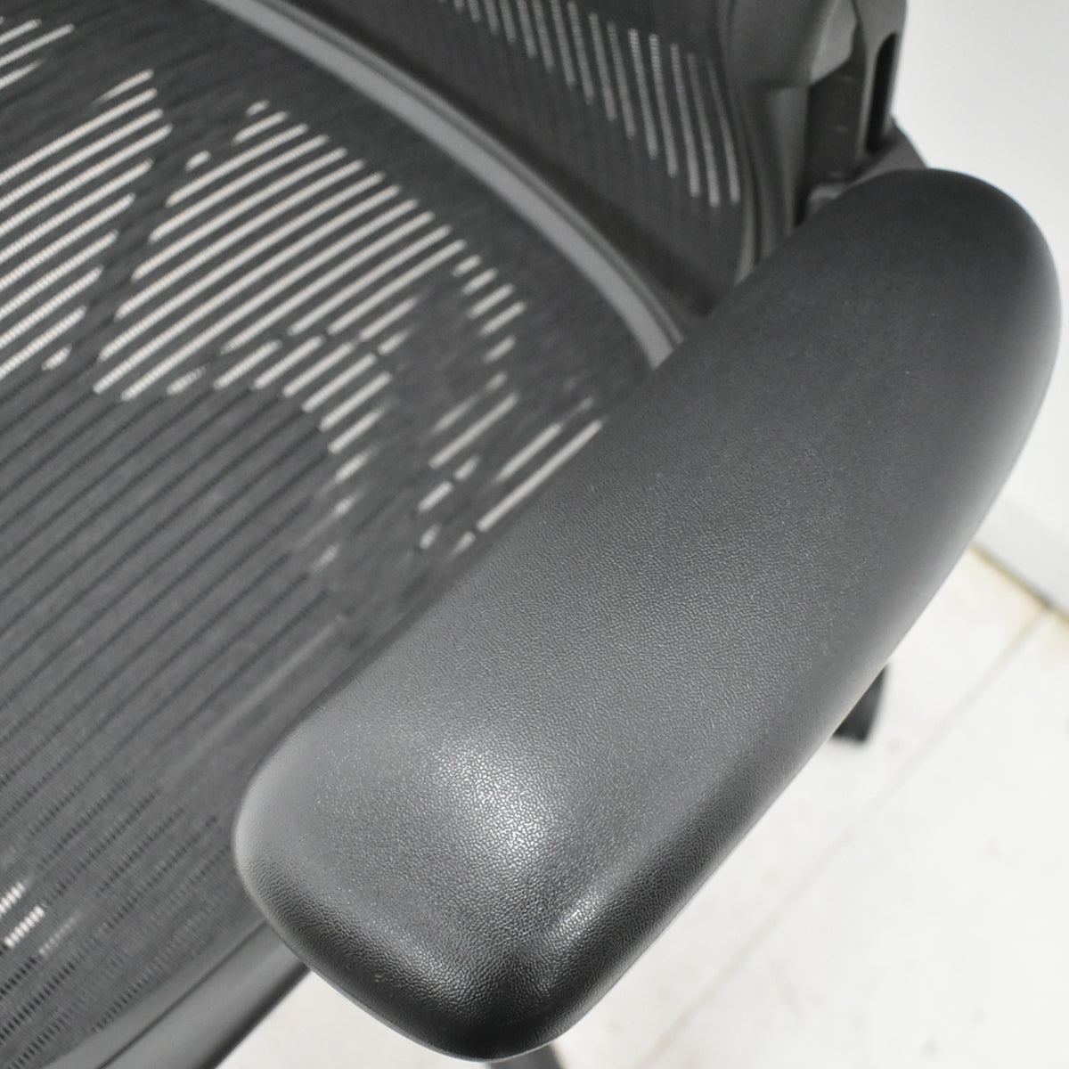 【中古】ハーマンミラー　アーロンチェア　Bサイズ　フル装備　ランバーサポート　昇降ガス新品交換済　ブラック　2025122203【中古オフィス家具】