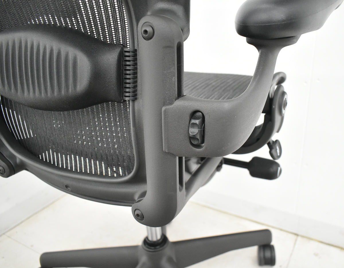 【中古】ハーマンミラー　アーロンチェア　Bサイズ　フル装備　ランバーサポート　昇降ガス新品交換済　ブラック　2025122203【中古オフィス家具】