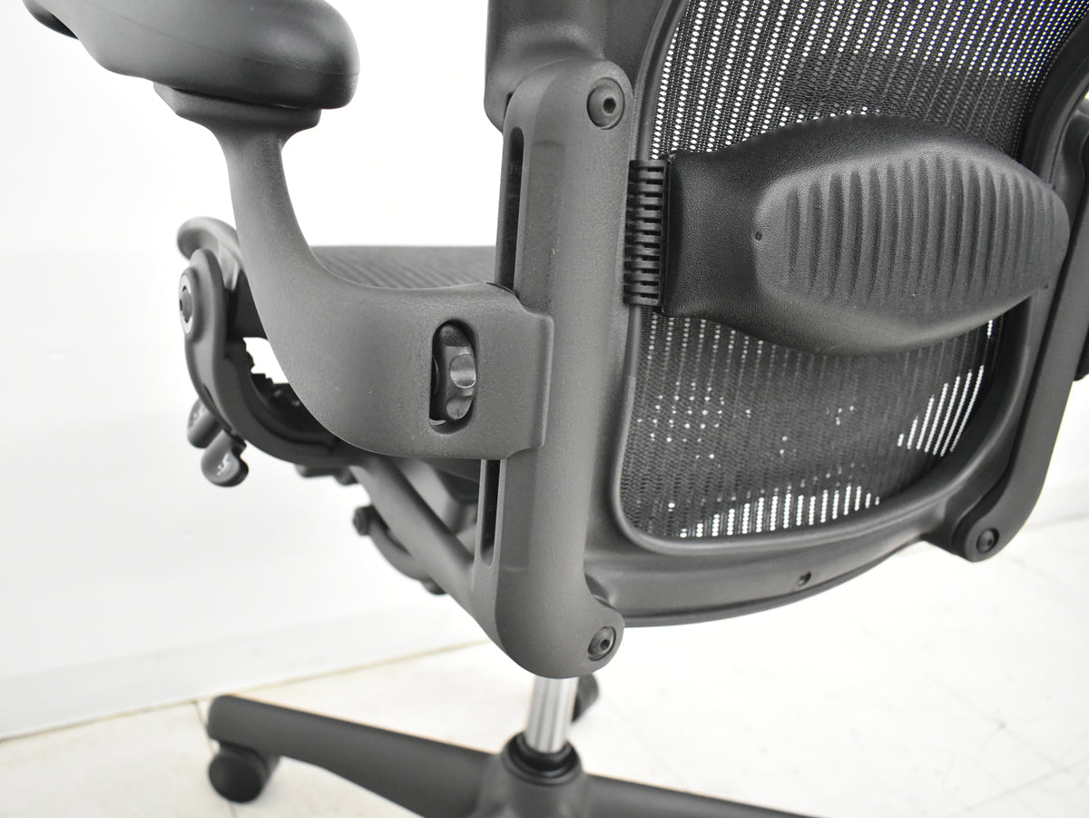 【中古】ハーマンミラー　アーロンチェア　Bサイズ　フル装備　ランバーサポート　昇降ガス新品交換済　ブラック　2025122203【中古オフィス家具】