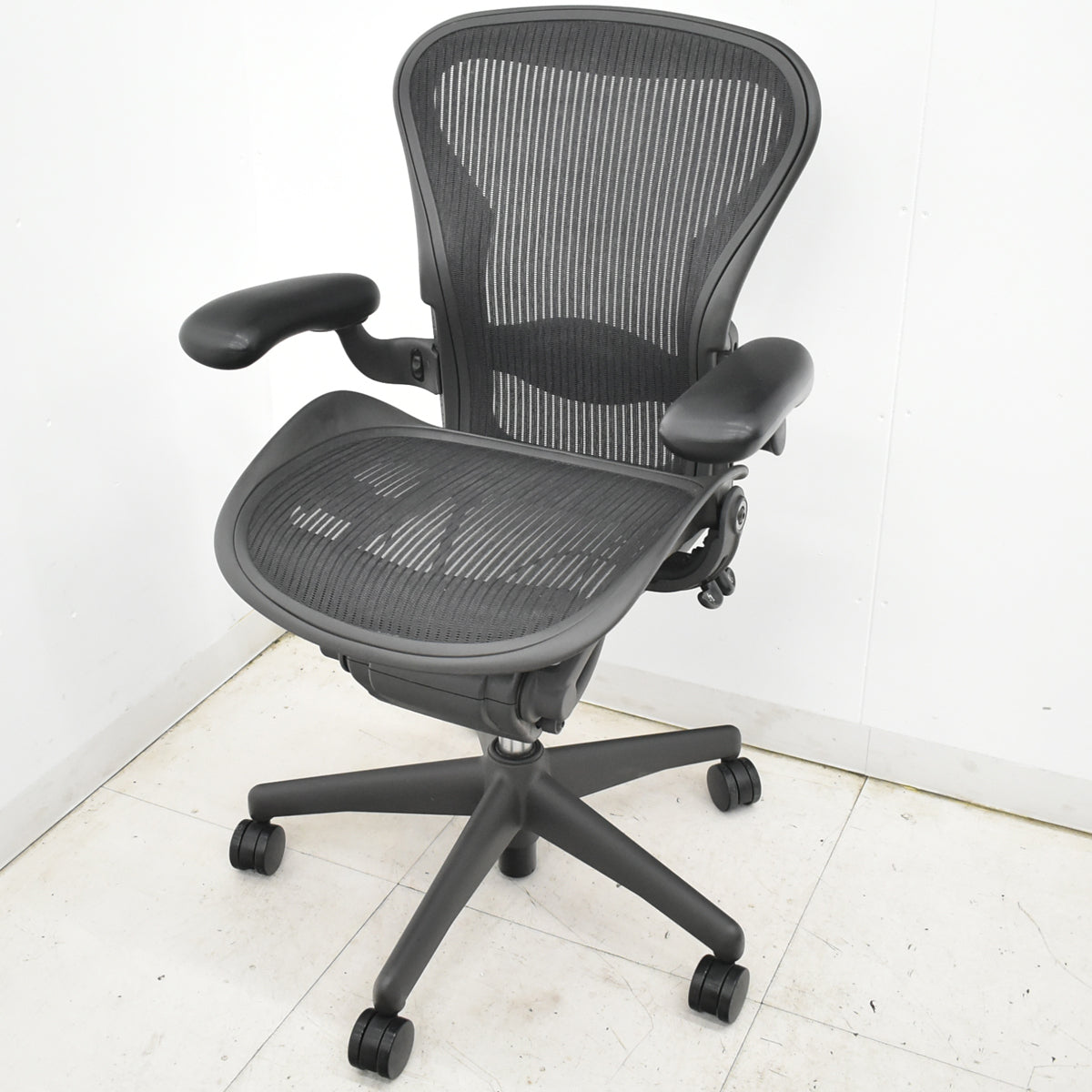 【中古】ハーマンミラー　アーロンチェア　Aサイズ　フル装備　ランバーサポート　ブラック　2025122204【中古オフィス家具】