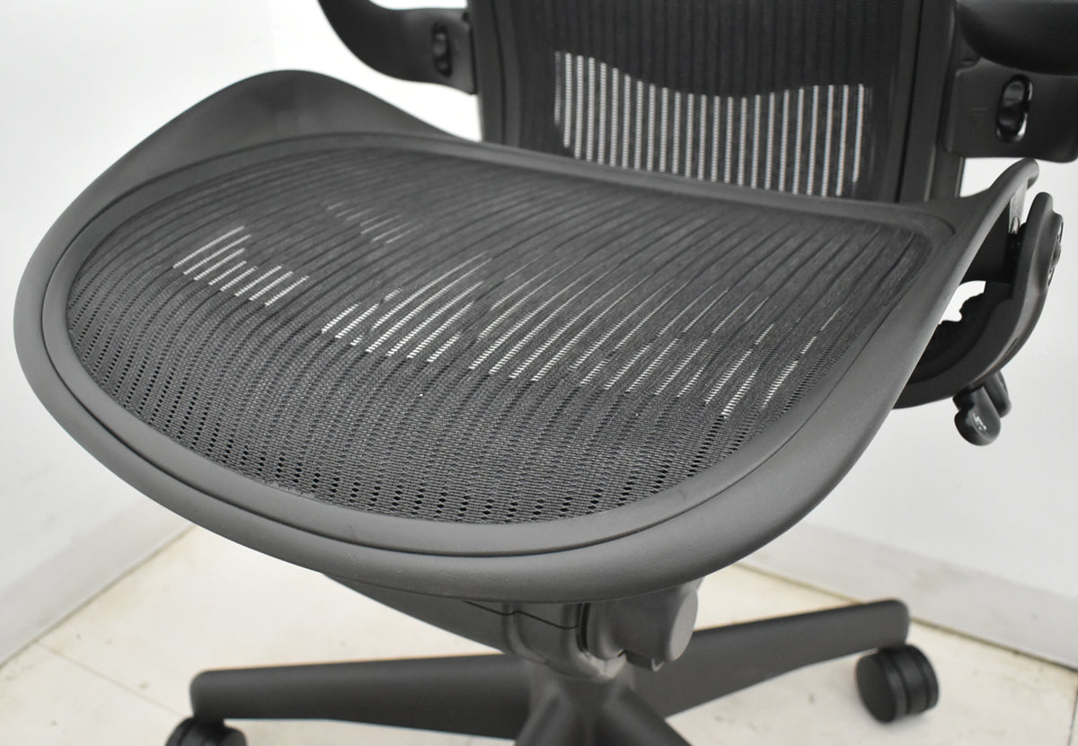 【中古】ハーマンミラー　アーロンチェア　Aサイズ　フル装備　ランバーサポート　ブラック　2025122204【中古オフィス家具】
