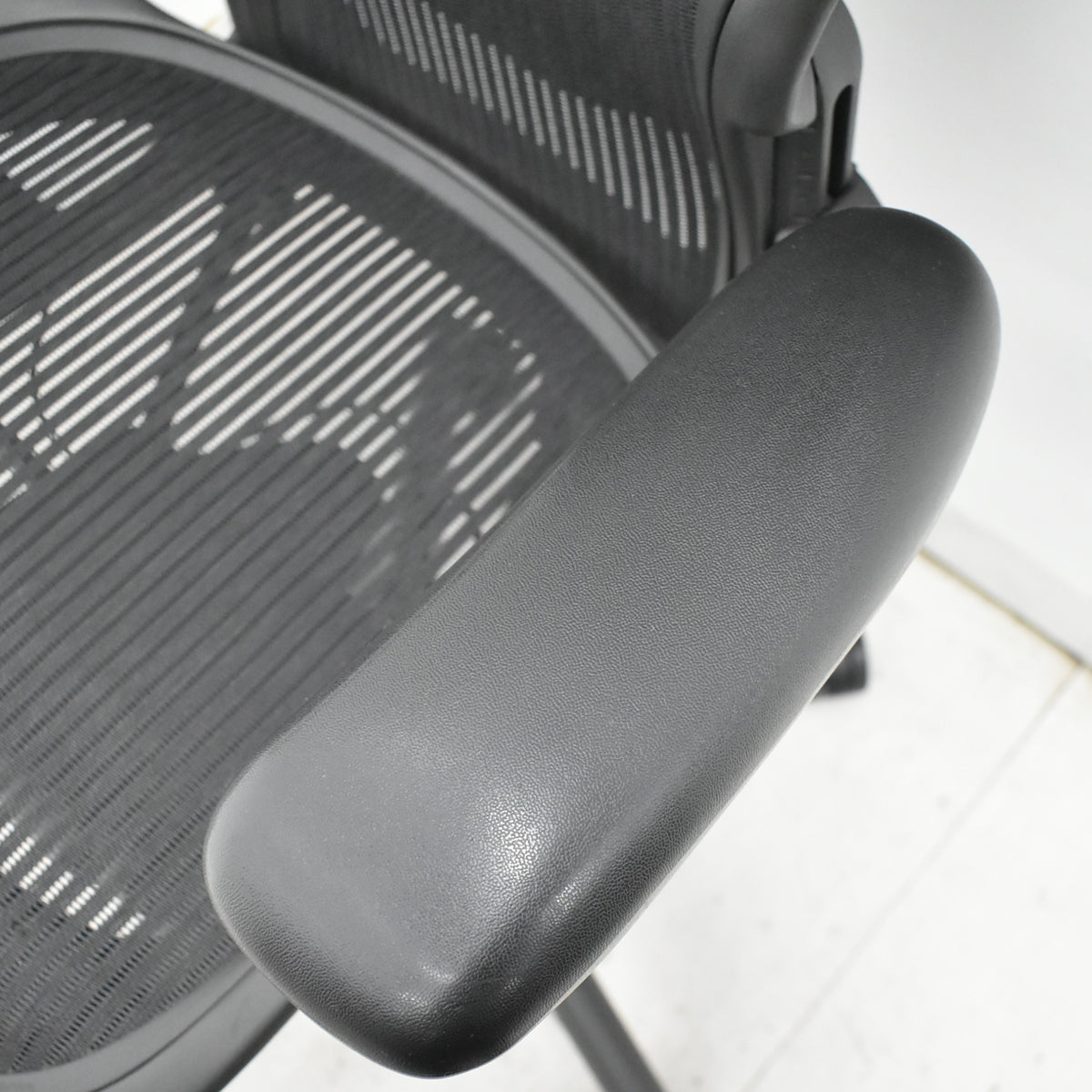 【中古】ハーマンミラー　アーロンチェア　Aサイズ　フル装備　ランバーサポート　ブラック　2025122204【中古オフィス家具】