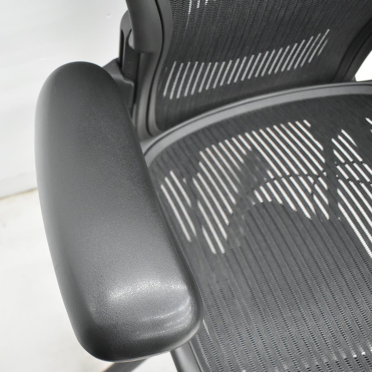 【中古】ハーマンミラー　アーロンチェア　Aサイズ　フル装備　ランバーサポート　ブラック　2025122204【中古オフィス家具】