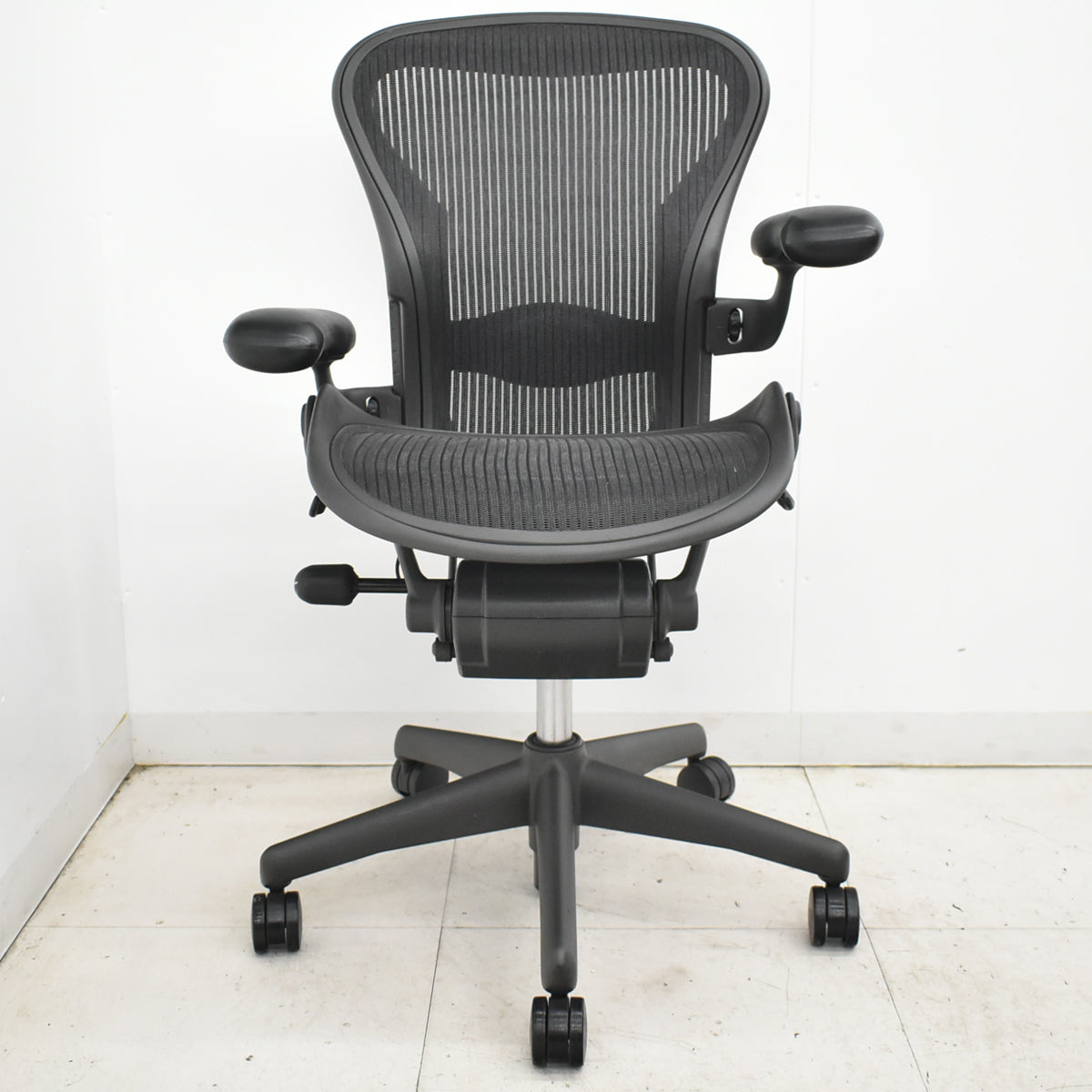 【中古】ハーマンミラー　アーロンチェア　Aサイズ　フル装備　ランバーサポート　ブラック　2025122204【中古オフィス家具】