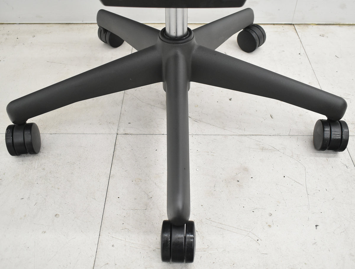 【中古】ハーマンミラー　アーロンチェア　Aサイズ　フル装備　ランバーサポート　ブラック　2025122204【中古オフィス家具】