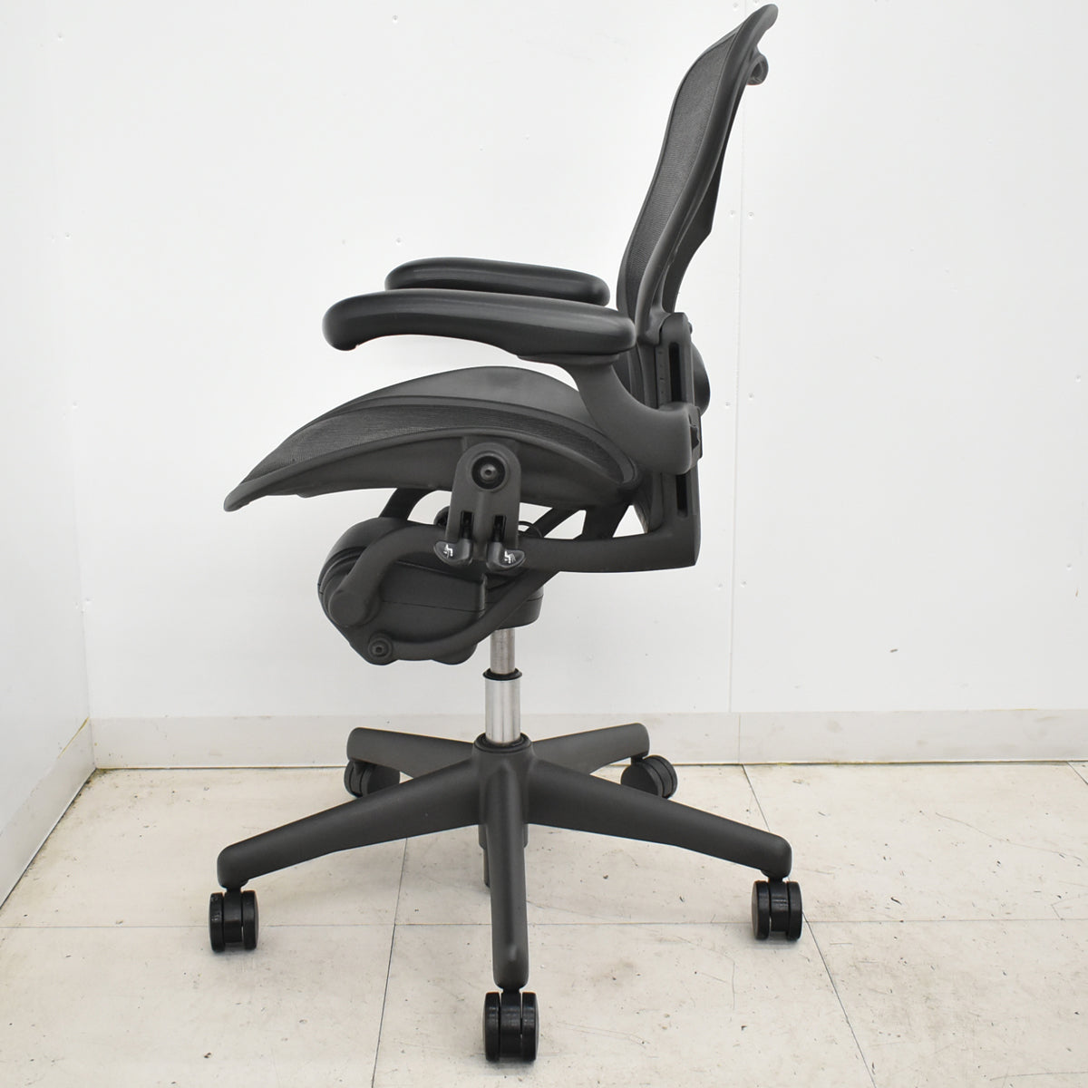 【中古】ハーマンミラー　アーロンチェア　Aサイズ　フル装備　ランバーサポート　ブラック　2025122204【中古オフィス家具】