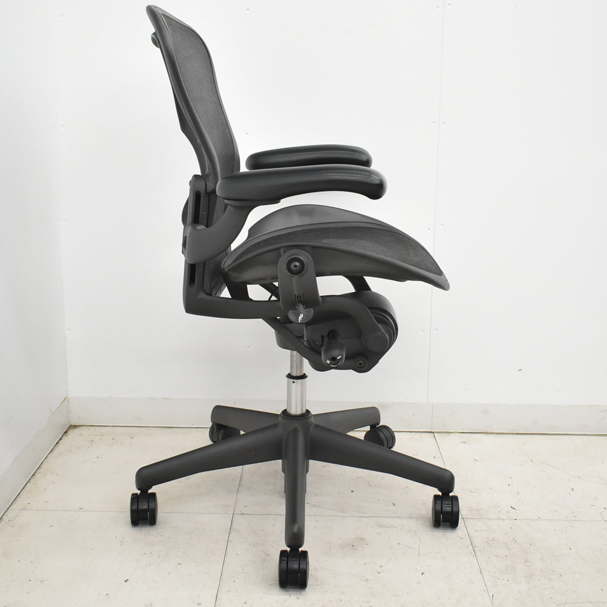【中古】ハーマンミラー　アーロンチェア　Aサイズ　フル装備　ランバーサポート　ブラック　2025122204【中古オフィス家具】
