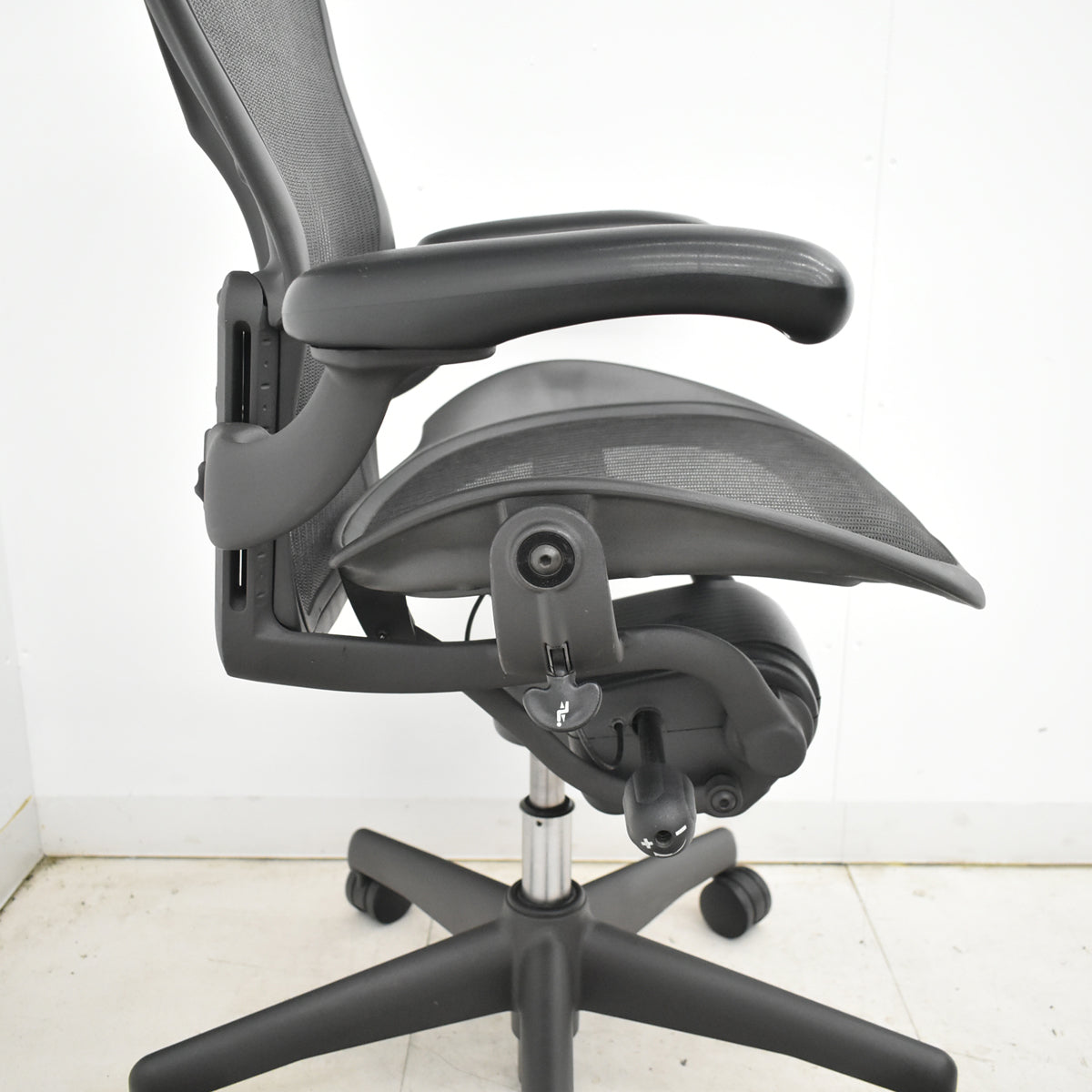 【中古】ハーマンミラー　アーロンチェア　Aサイズ　フル装備　ランバーサポート　ブラック　2025122204【中古オフィス家具】