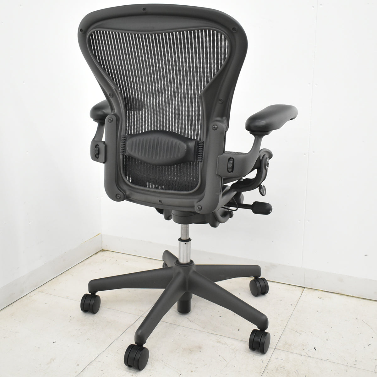 【中古】ハーマンミラー　アーロンチェア　Aサイズ　フル装備　ランバーサポート　ブラック　2025122204【中古オフィス家具】