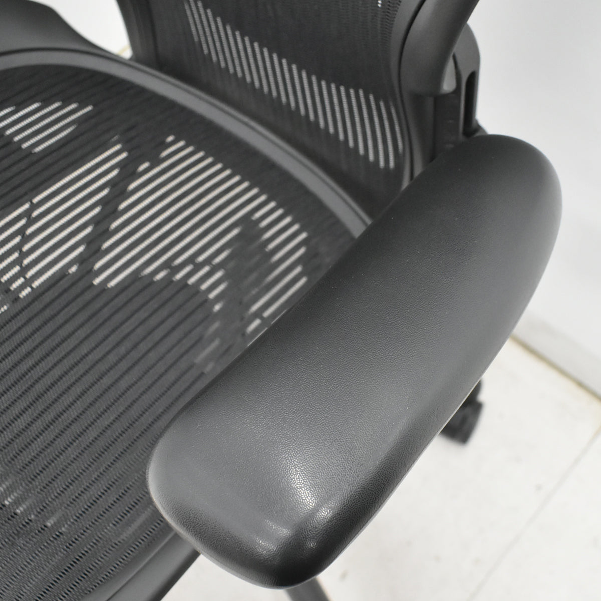 【中古】ハーマンミラー　アーロンチェア　Aサイズ　フル装備　ランバーサポート　ブラック　2025122205【中古オフィス家具】