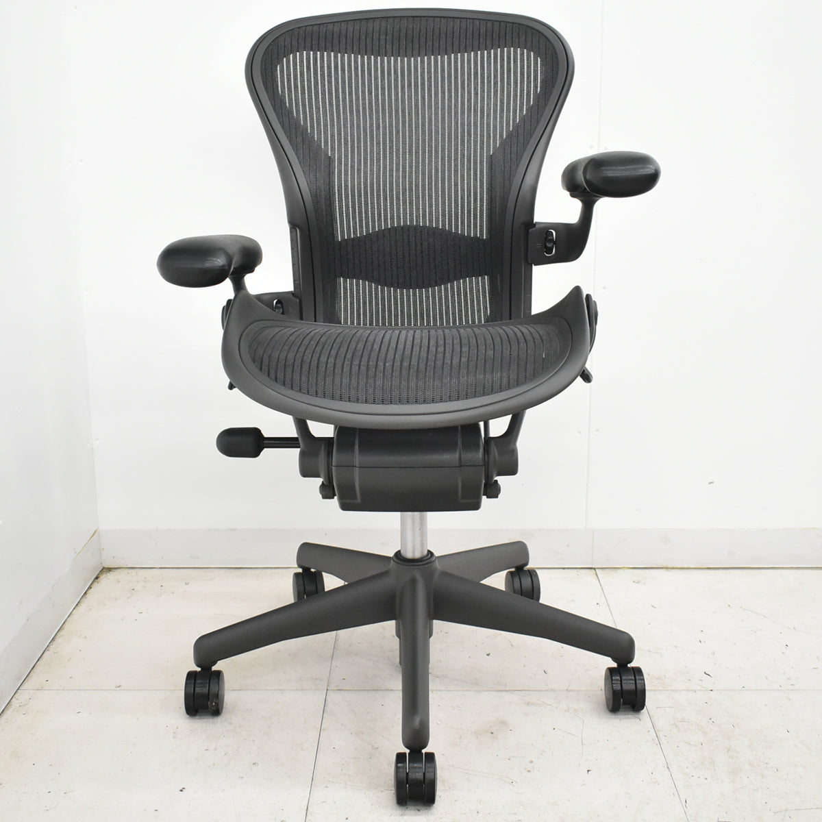 【中古】ハーマンミラー　アーロンチェア　Aサイズ　フル装備　ランバーサポート　ブラック　2025122205【中古オフィス家具】