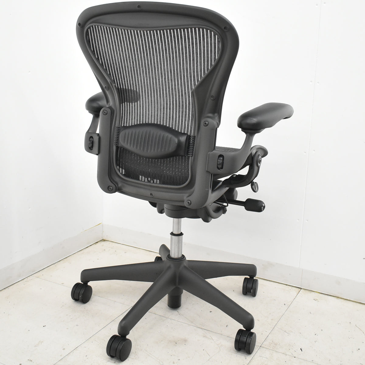 【中古】ハーマンミラー　アーロンチェア　Aサイズ　フル装備　ランバーサポート　ブラック　2025122205【中古オフィス家具】