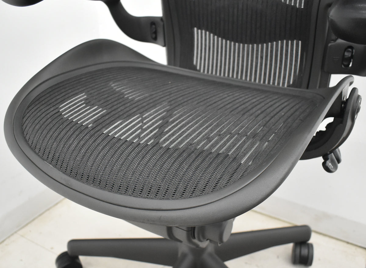 【中古】ハーマンミラー　アーロンチェア　Aサイズ　フル装備　ランバーサポート　ブラック　2025122206【中古オフィス家具】
