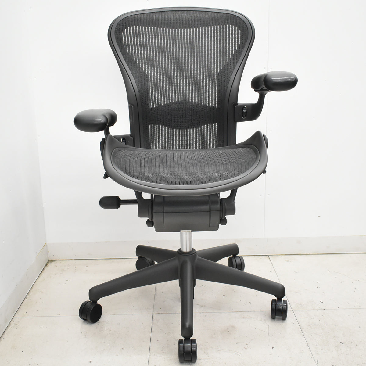 【中古】ハーマンミラー　アーロンチェア　Aサイズ　フル装備　ランバーサポート　ブラック　2025122206【中古オフィス家具】