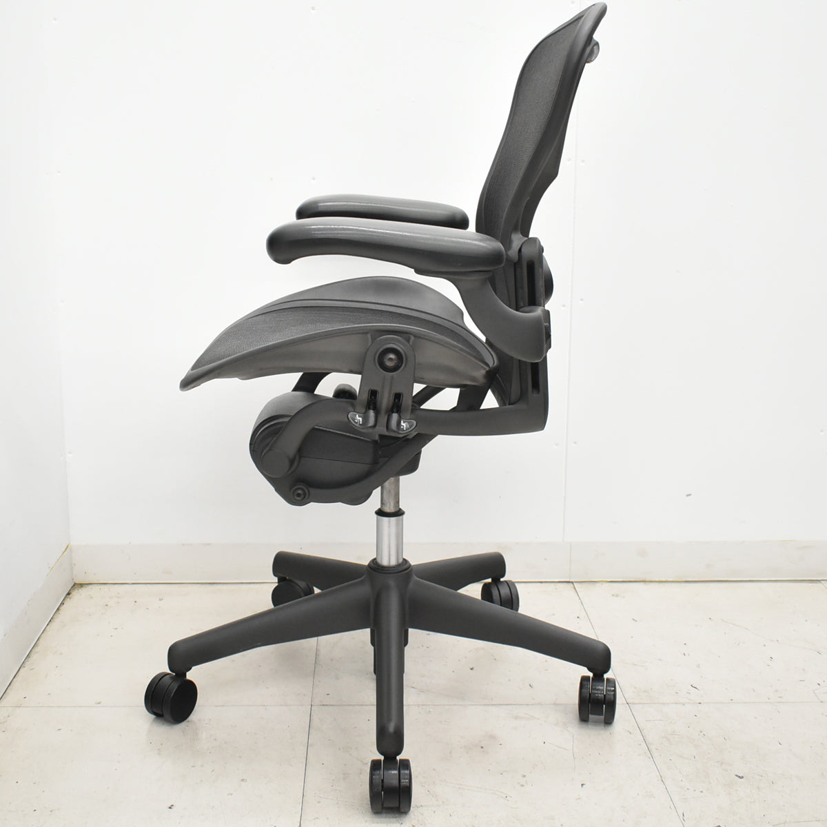【中古】ハーマンミラー　アーロンチェア　Aサイズ　フル装備　ランバーサポート　ブラック　2025122206【中古オフィス家具】