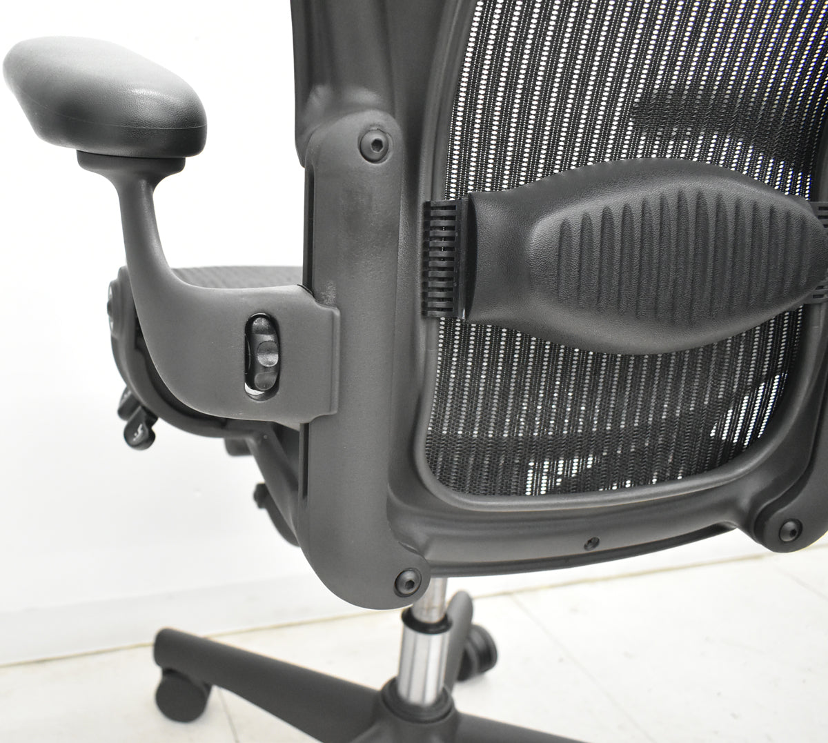 【中古】ハーマンミラー　アーロンチェア　Aサイズ　フル装備　ランバーサポート　ブラック　2025122206【中古オフィス家具】