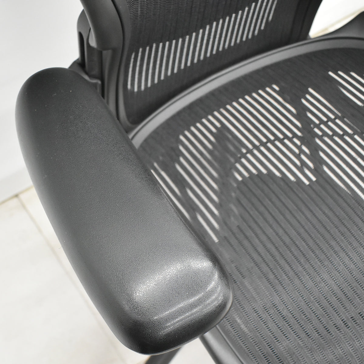 【中古】ハーマンミラー　アーロンチェア　Aサイズ　フル装備　ランバーサポート　ブラック　2025122301【中古オフィス家具】