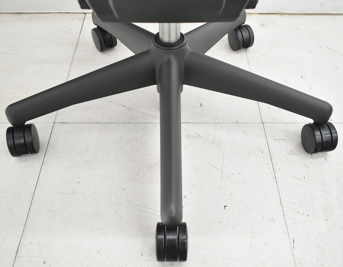 【中古】ハーマンミラー　アーロンチェア　Aサイズ　フル装備　ランバーサポート　ブラック　2025122301【中古オフィス家具】