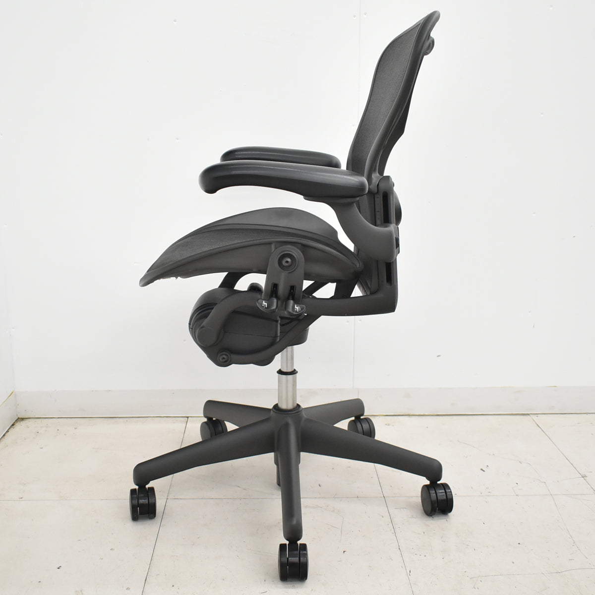 【中古】ハーマンミラー　アーロンチェア　Aサイズ　フル装備　ランバーサポート　ブラック　2025122301【中古オフィス家具】