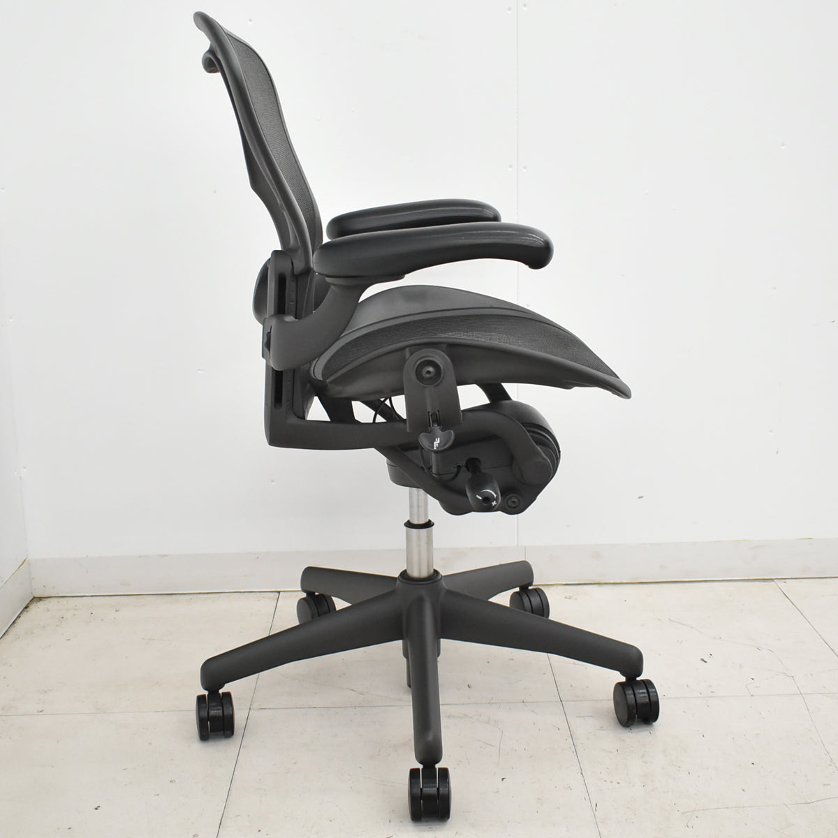 【中古】ハーマンミラー　アーロンチェア　Aサイズ　フル装備　ランバーサポート　ブラック　2025122301【中古オフィス家具】