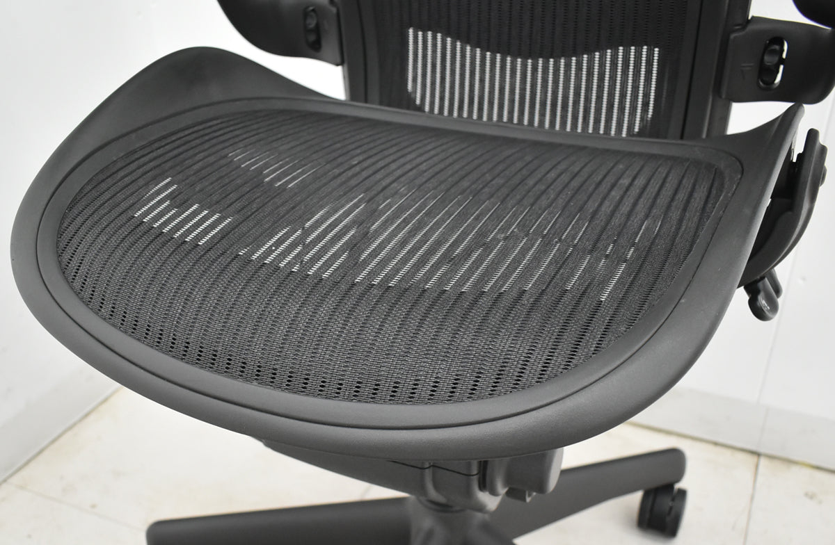 【中古】ハーマンミラー　アーロンチェア　Aサイズ　フル装備　ランバーサポート　ブラック　2025122302【中古オフィス家具】