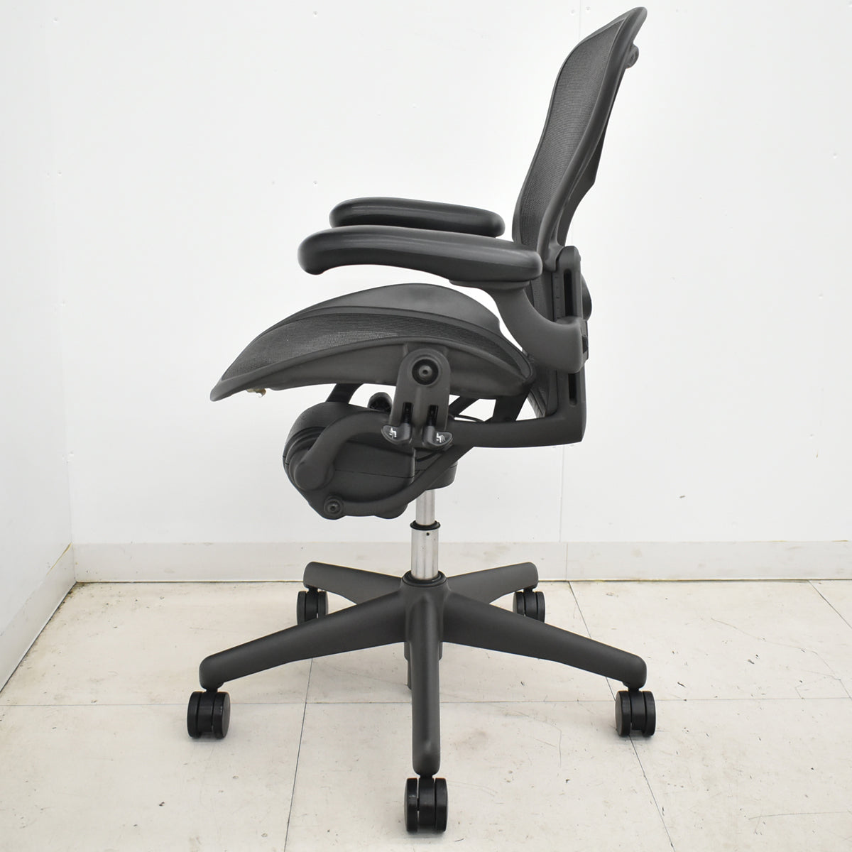 【中古】ハーマンミラー　アーロンチェア　Aサイズ　フル装備　ランバーサポート　ブラック　2025122302【中古オフィス家具】