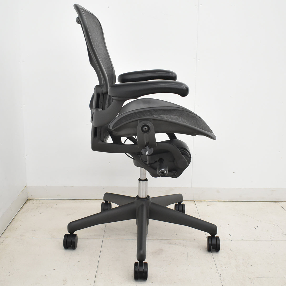 【中古】ハーマンミラー　アーロンチェア　Aサイズ　フル装備　ランバーサポート　ブラック　2025122302【中古オフィス家具】