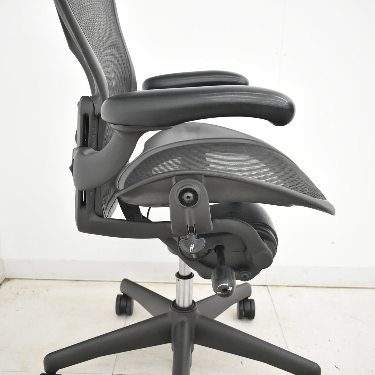 【中古】ハーマンミラー　アーロンチェア　Aサイズ　フル装備　ランバーサポート　ブラック　2025122302【中古オフィス家具】