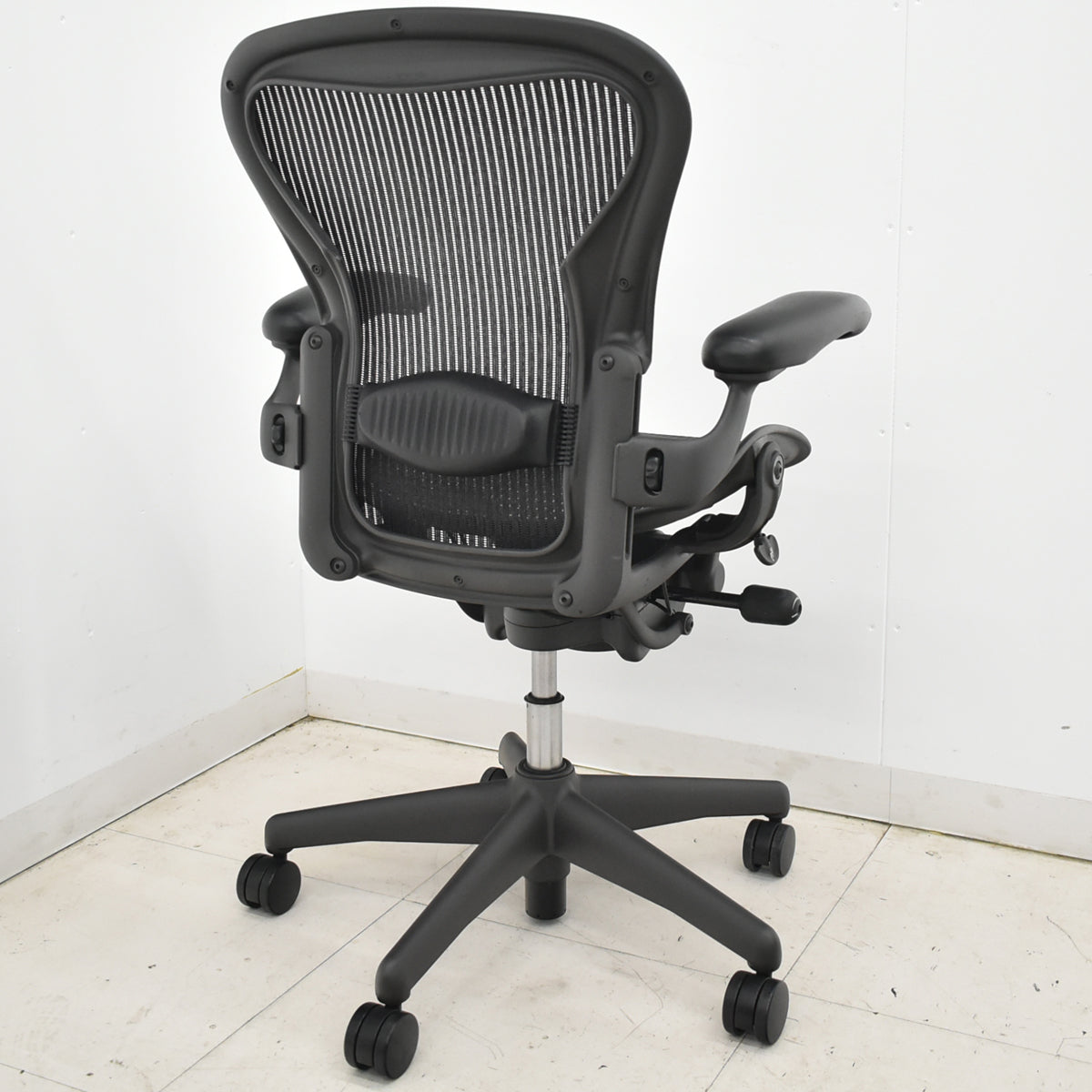 【中古】ハーマンミラー　アーロンチェア　Aサイズ　フル装備　ランバーサポート　ブラック　2025122302【中古オフィス家具】