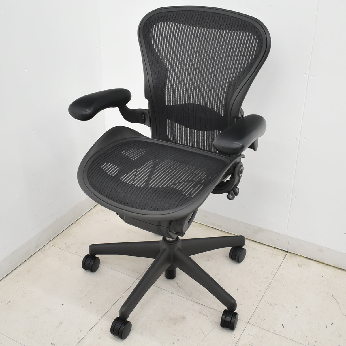 【中古】ハーマンミラー　アーロンチェア　Aサイズ　フル装備　ランバーサポート　ブラック　2025122303【中古オフィス家具】