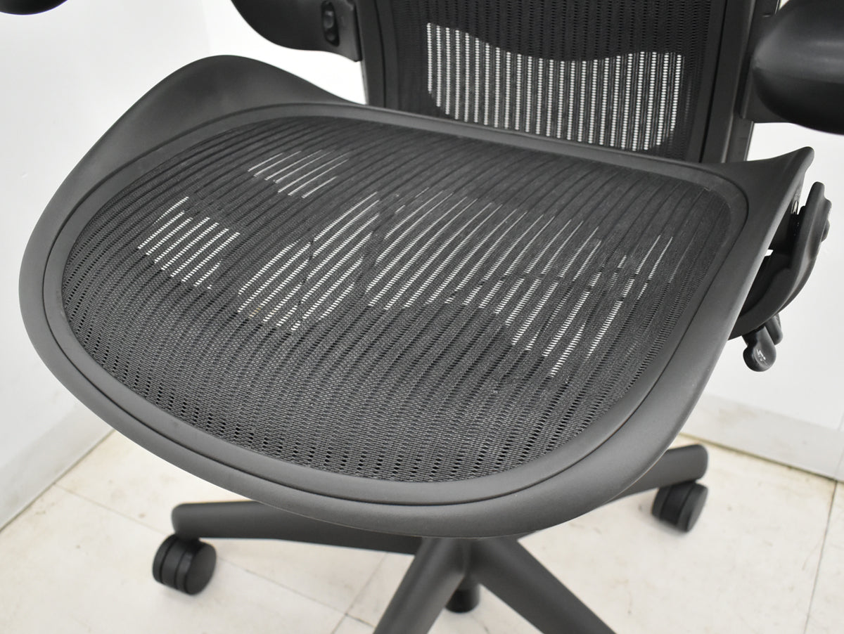 【中古】ハーマンミラー　アーロンチェア　Aサイズ　フル装備　ランバーサポート　ブラック　2025122303【中古オフィス家具】