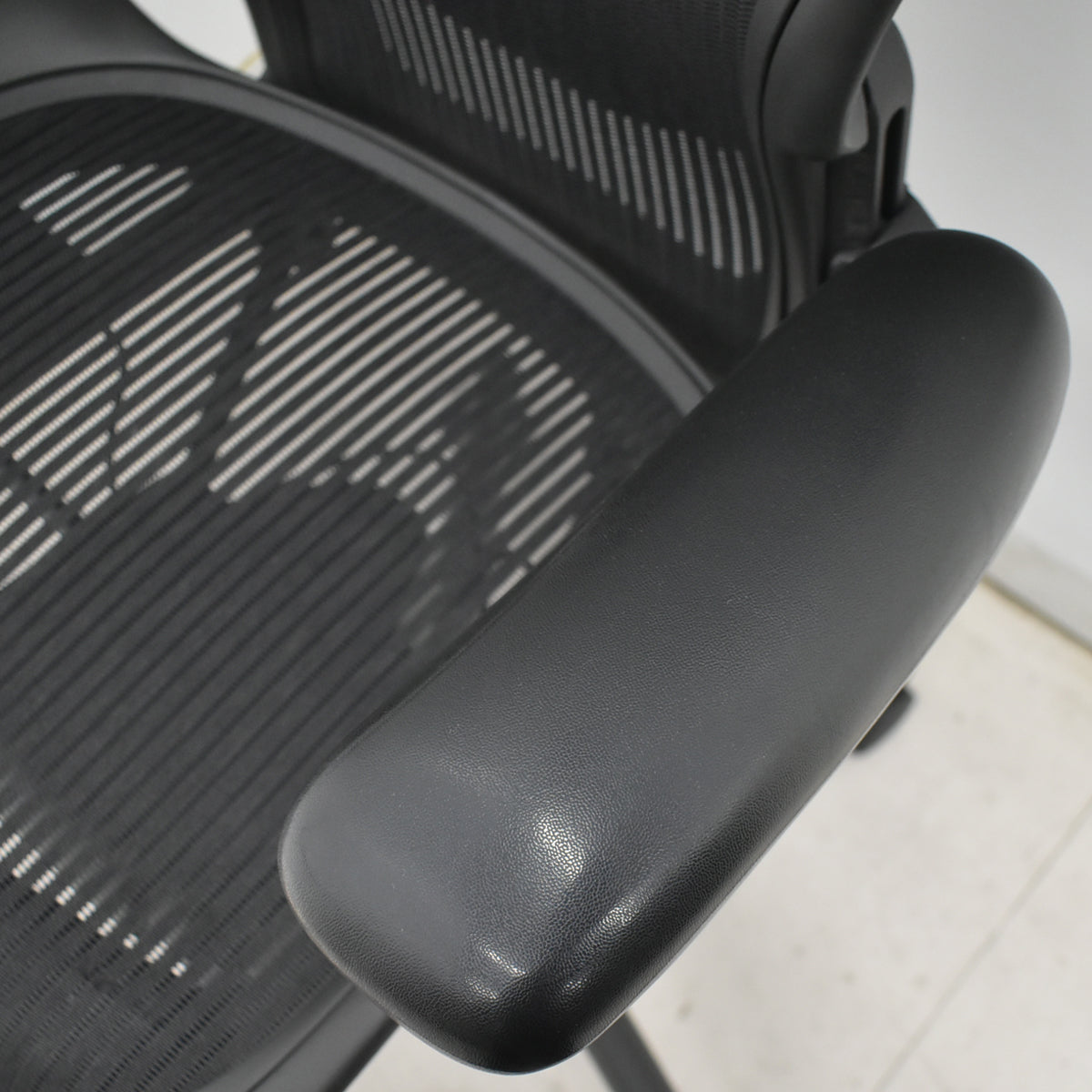 【中古】ハーマンミラー　アーロンチェア　Aサイズ　フル装備　ランバーサポート　ブラック　2025122303【中古オフィス家具】