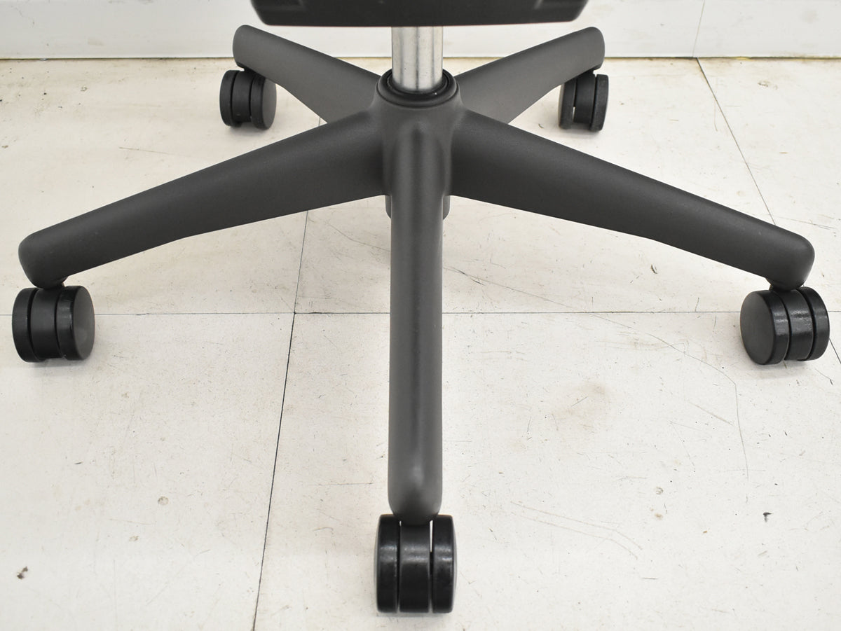 【中古】ハーマンミラー　アーロンチェア　Aサイズ　フル装備　ランバーサポート　ブラック　2025122303【中古オフィス家具】