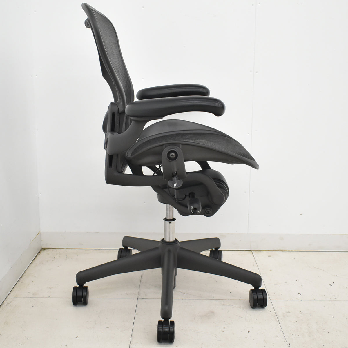 【中古】ハーマンミラー　アーロンチェア　Aサイズ　フル装備　ランバーサポート　ブラック　2025122303【中古オフィス家具】