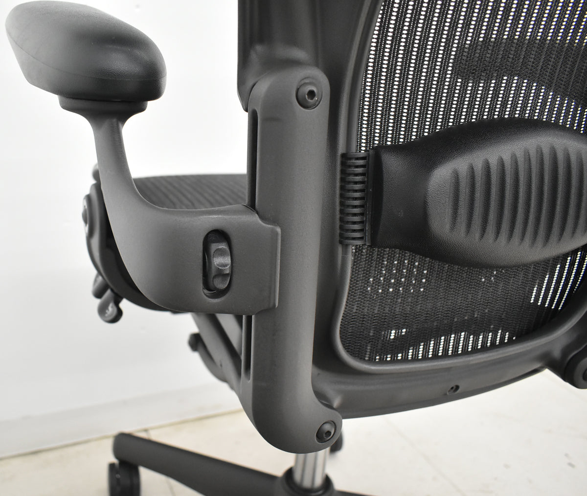 【中古】ハーマンミラー　アーロンチェア　Aサイズ　フル装備　ランバーサポート　ブラック　2025122303【中古オフィス家具】