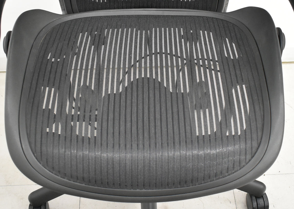 【中古】ハーマンミラー アーロンチェア　Bサイズ　フル装備　ポスチャーフィット　肘レバータイプ（肘パット新型タイプ）昇降ガス新品交換済　ブラック　2025122304【中古オフィス家具】