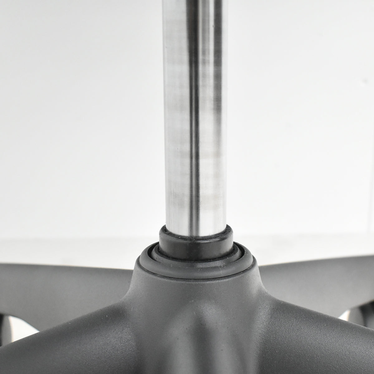 【中古】ハーマンミラー アーロンチェア　Bサイズ　フル装備　ポスチャーフィット　肘レバータイプ（肘パット新型タイプ）昇降ガス新品交換済　ブラック　2025122304【中古オフィス家具】