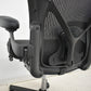 【中古】ハーマンミラー アーロンチェア　Bサイズ　フル装備　ポスチャーフィット　肘レバータイプ（肘パット新型タイプ）昇降ガス新品交換済　ブラック　2025122304【中古オフィス家具】