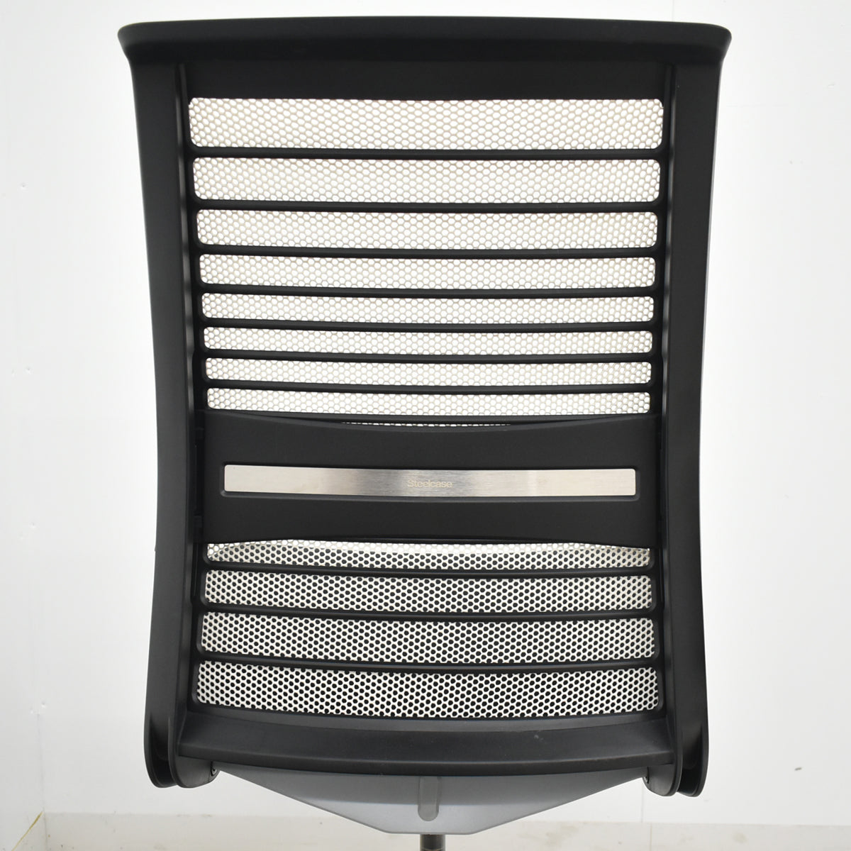 【中古】スチールケース　シンク２　肘なし　シルバー脚　ランバーサポート（固定タイプ）アイボリー×ブラック　2025122305【中古オフィス家具】