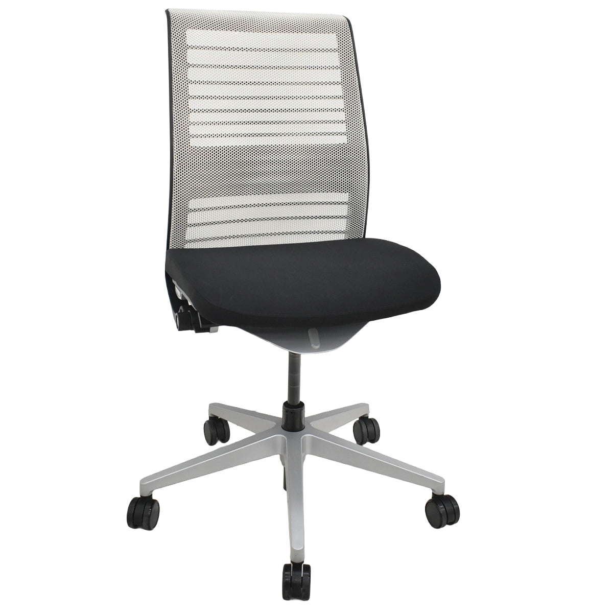 【中古】スチールケース　シンク２　肘なし　シルバー脚　ランバーサポート（固定タイプ）アイボリー×ブラック　2025122305【中古オフィス家具】