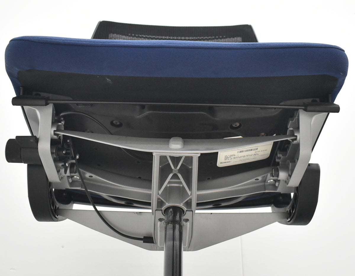 【中古】スチールケース　シンク２　肘なし　ランバーサポート（可動式）ネイビー×ブラック　2025122401【中古オフィス家具】