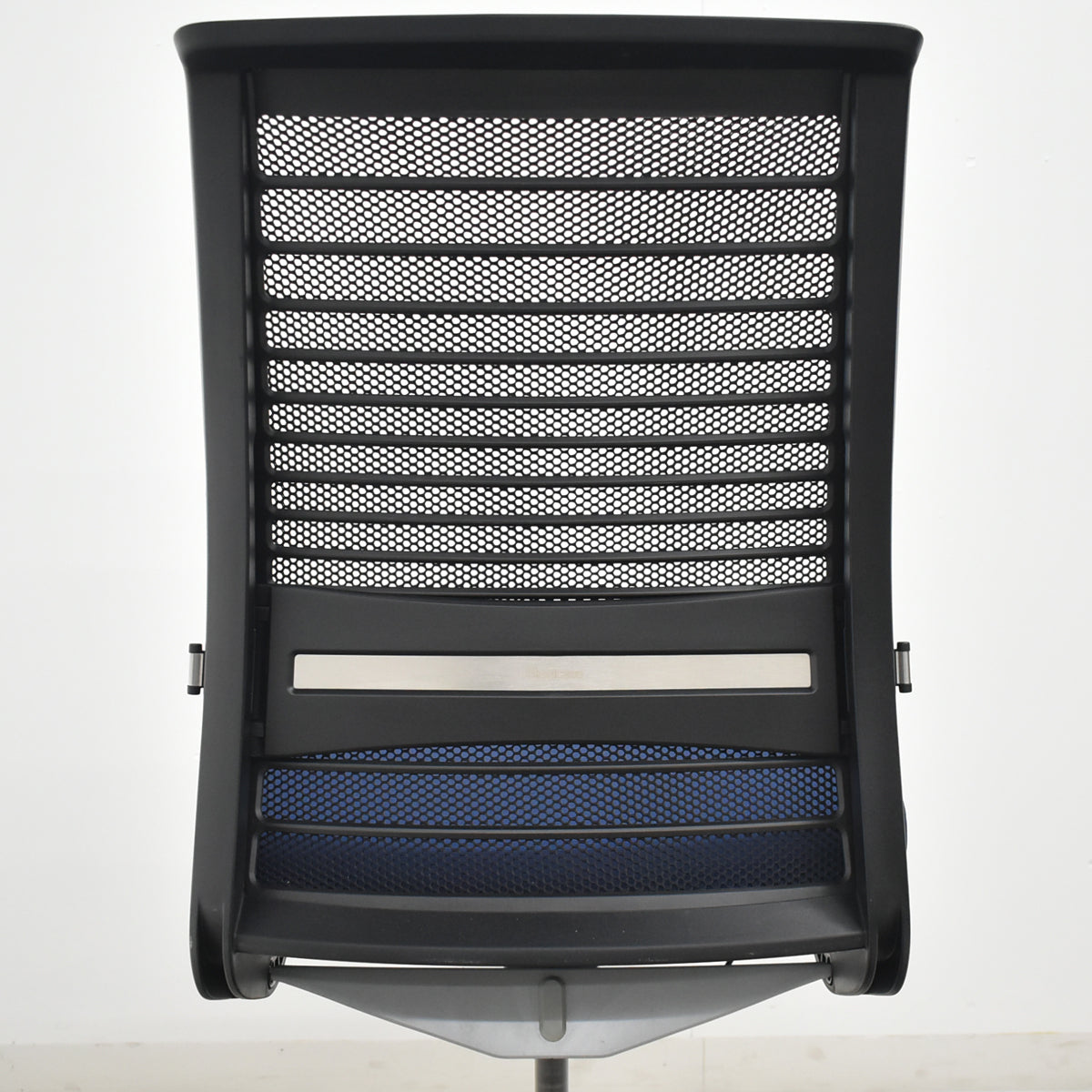 【中古】スチールケース　シンク２　肘なし　ランバーサポート（可動式）ネイビー×ブラック　2025122401【中古オフィス家具】