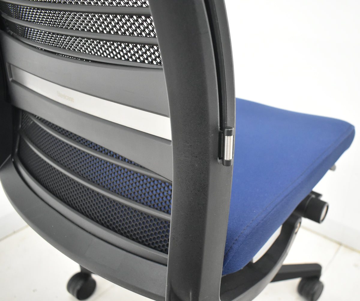 【中古】スチールケース　シンク２　肘なし　ランバーサポート（可動式）ネイビー×ブラック　2025122401【中古オフィス家具】