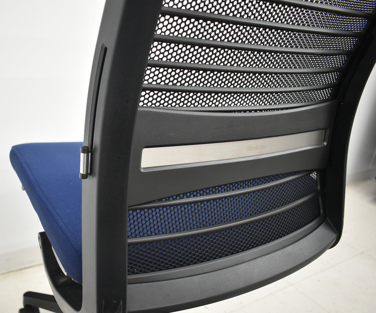 【中古】スチールケース　シンク２　肘なし　ランバーサポート（可動式）ネイビー×ブラック　2025122401【中古オフィス家具】
