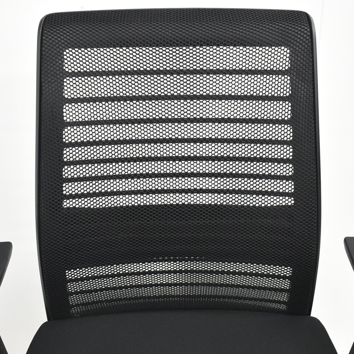 【中古】スチールケース　シンク２　固定肘　ランバーサポート（固定式）ブラック　2025122402【中古オフィス家具】