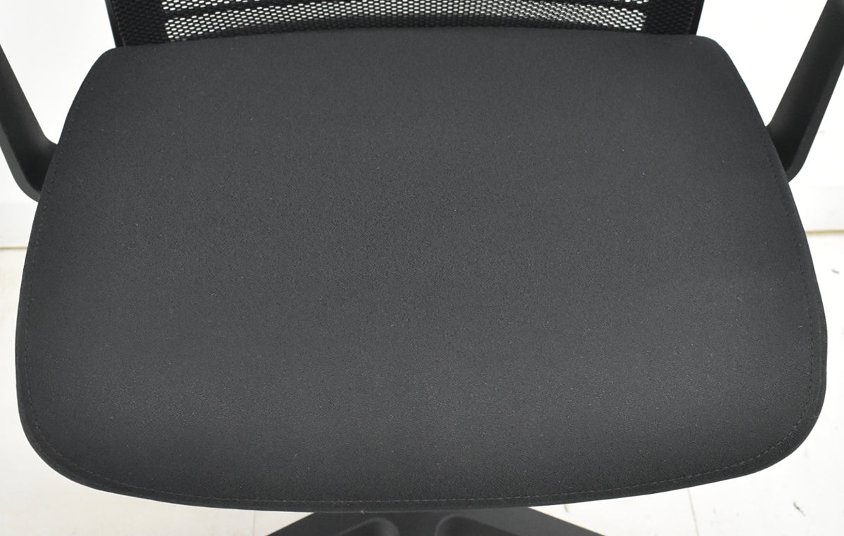 【中古】スチールケース　シンク２　固定肘　ランバーサポート（固定式）ブラック　2025122402【中古オフィス家具】