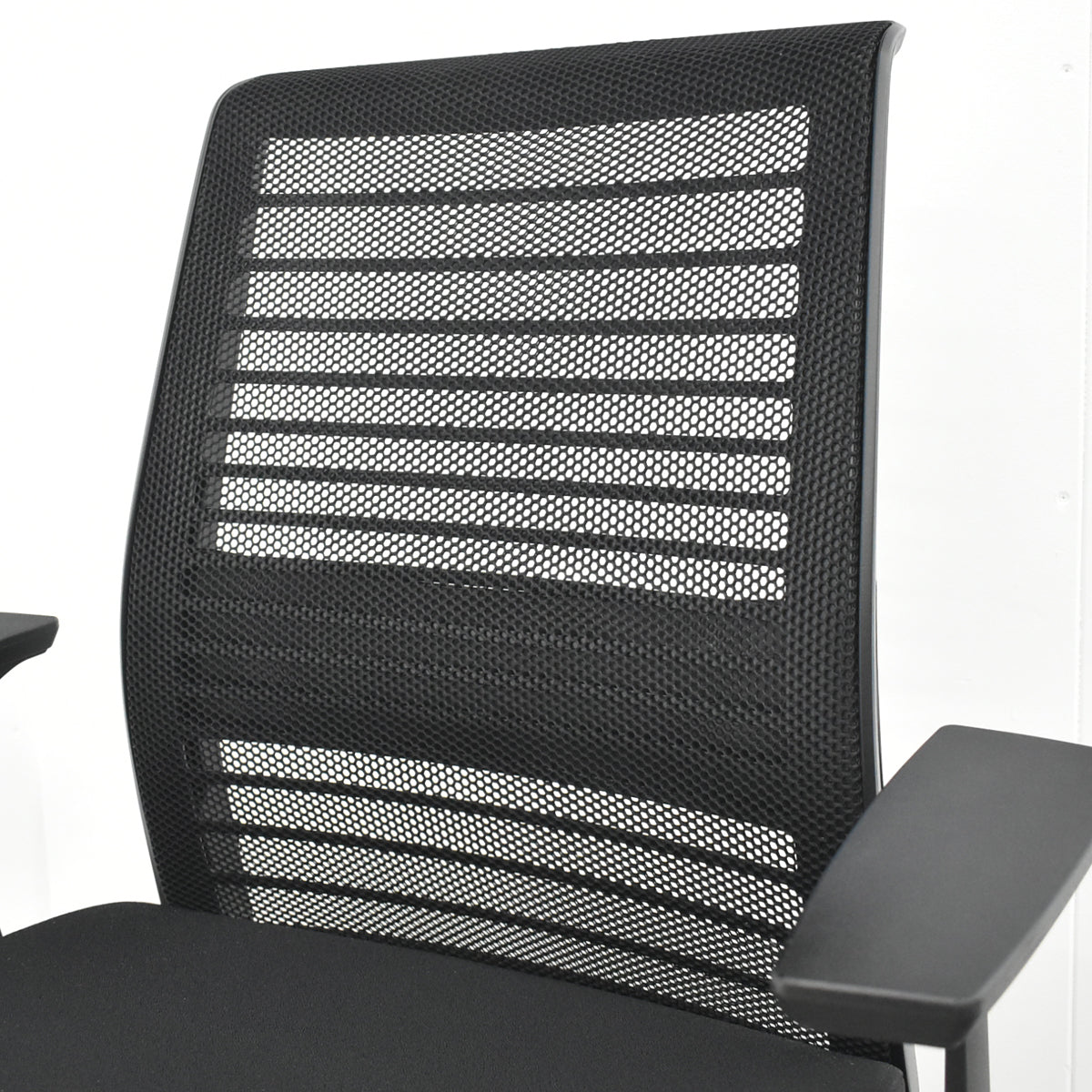 【中古】スチールケース　シンク２　固定肘　ランバーサポート（固定式）ブラック　2025122402【中古オフィス家具】