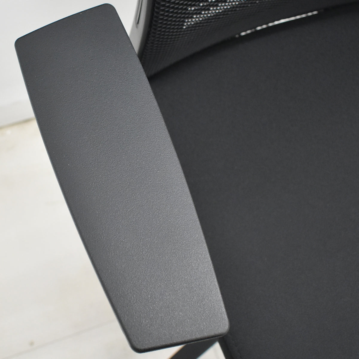 【中古】スチールケース　シンク２　固定肘　ランバーサポート（固定式）ブラック　2025122402【中古オフィス家具】