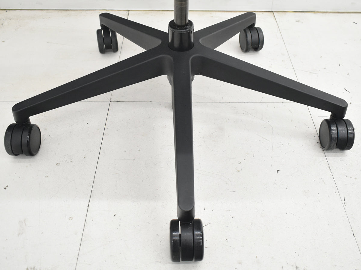 【中古】スチールケース　シンク２　固定肘　ランバーサポート（固定式）ブラック　2025122402【中古オフィス家具】